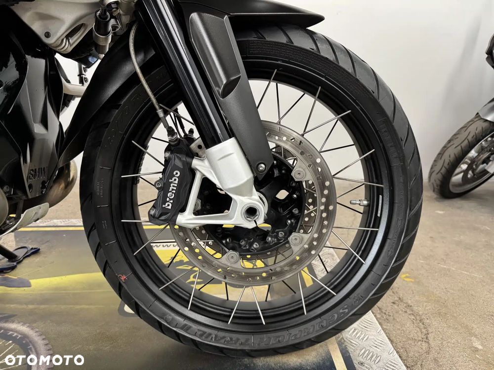 BMW R - 8