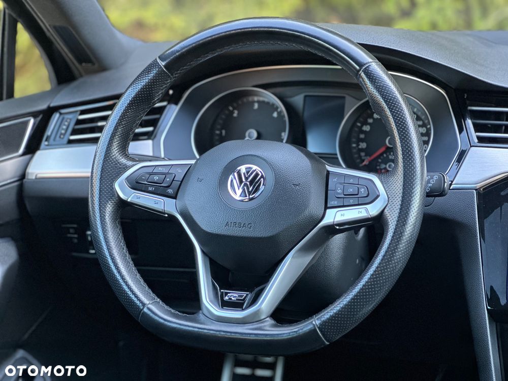 Volkswagen Passat - 13