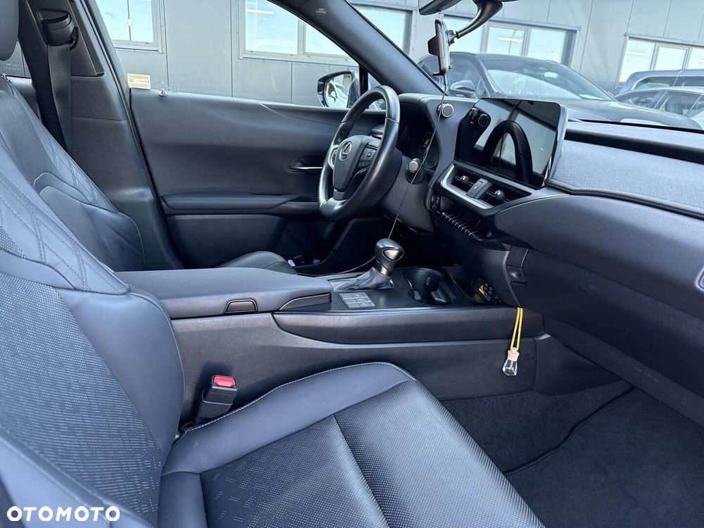 Lexus UX - 9
