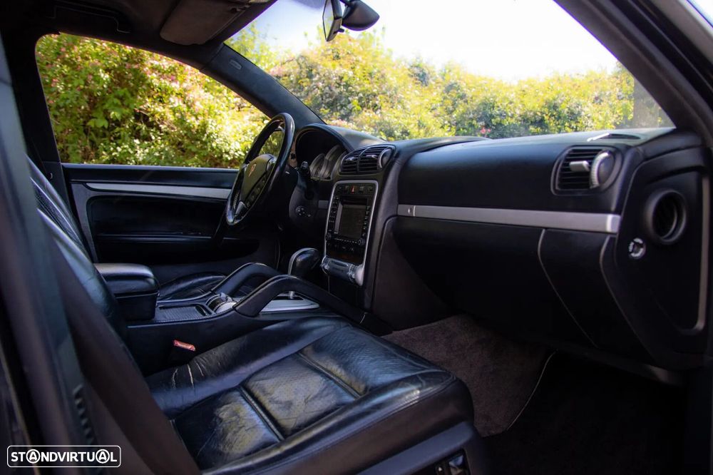 Porsche Cayenne Turbo - 41