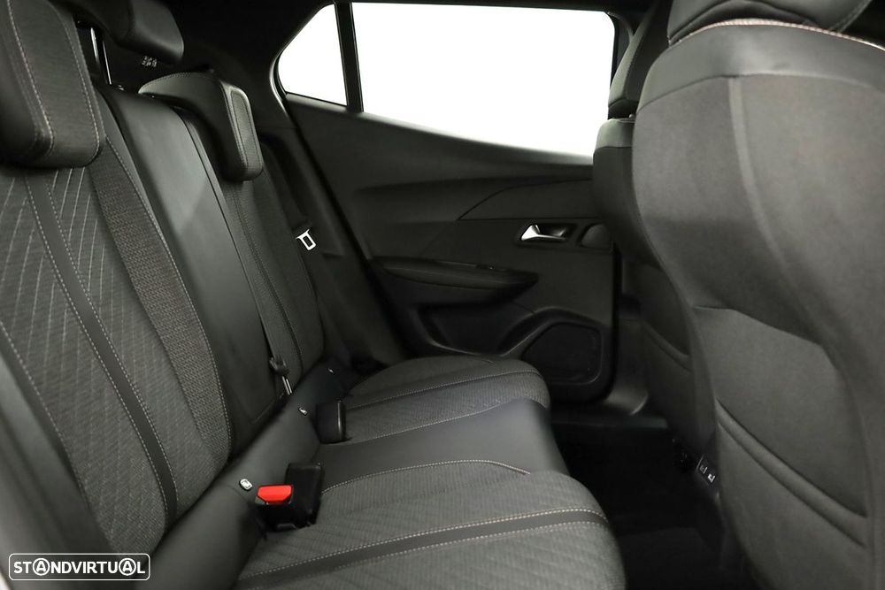 Peugeot 2008 1.2 PureTech Allure - 23