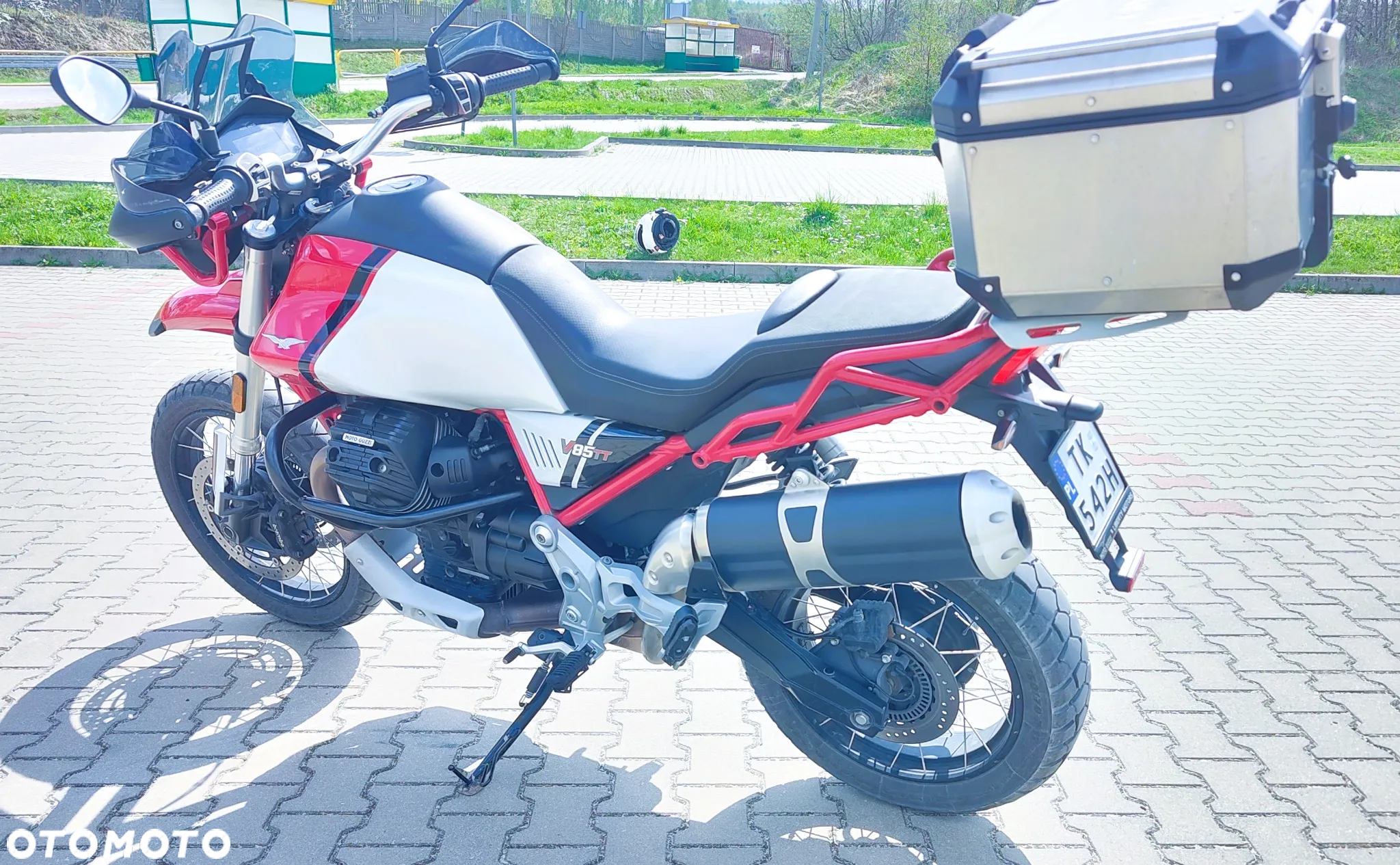Moto Guzzi V85 - 4