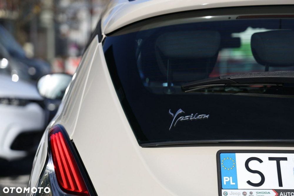 Lancia Ypsilon - 10