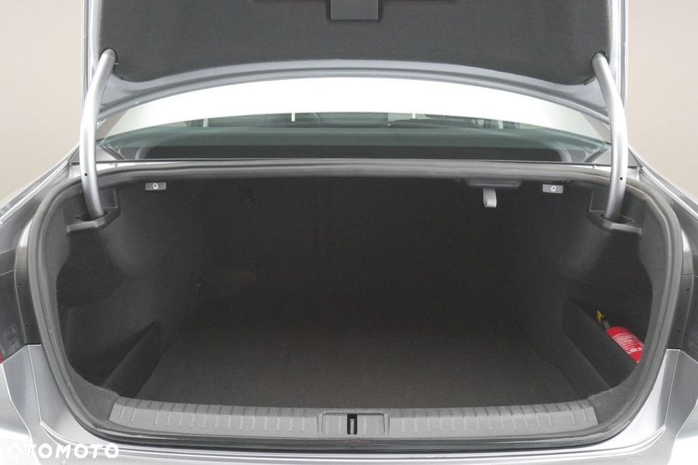 Volkswagen Passat 2.0 TSI Business DSG - 16