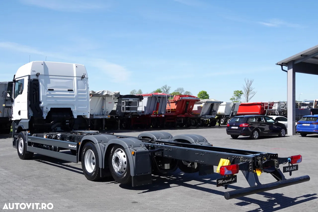 MAN TGX 26.520 / 6x2 / ȘASIU L 9.1M / PUNȚĂ RIDICATĂ / DIRECȚIE / PENTRU CONSTRUCȚII / NOU-NOUȚ - 2