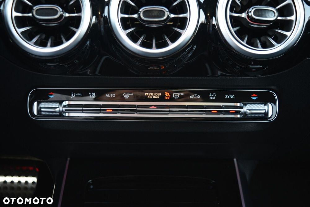 Mercedes-Benz GLA 200 d AMG Line 8G-DCT - 25