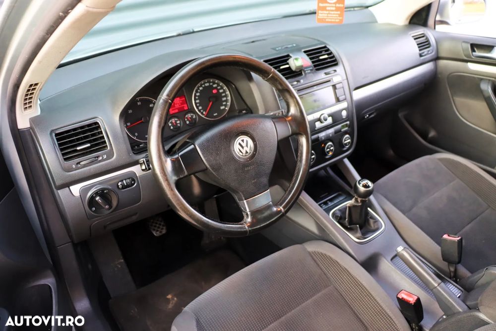 Volkswagen Golf 2.0 TDI DPF BlueMotion Technology Team - 18