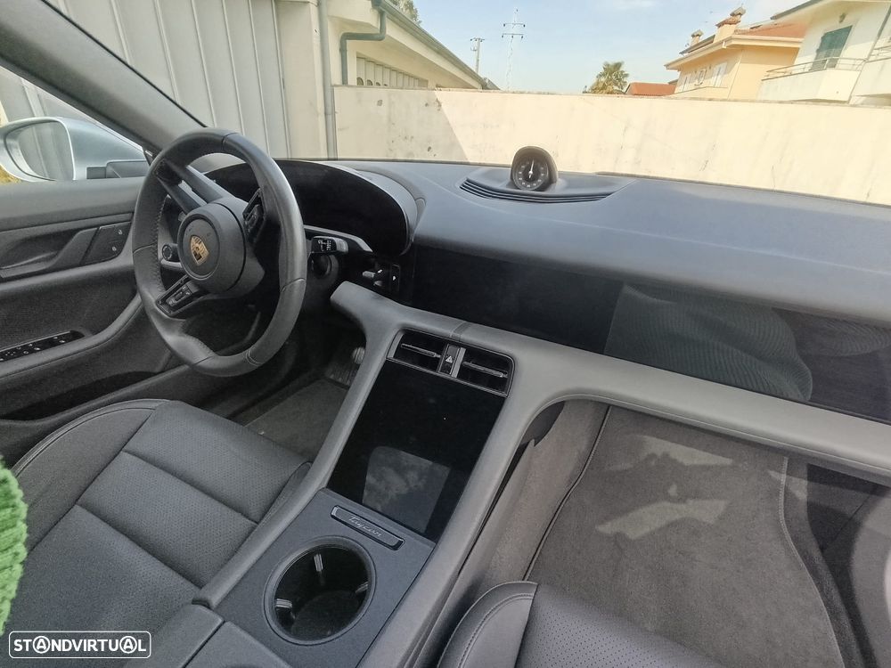 Porsche Taycan 4 - 10