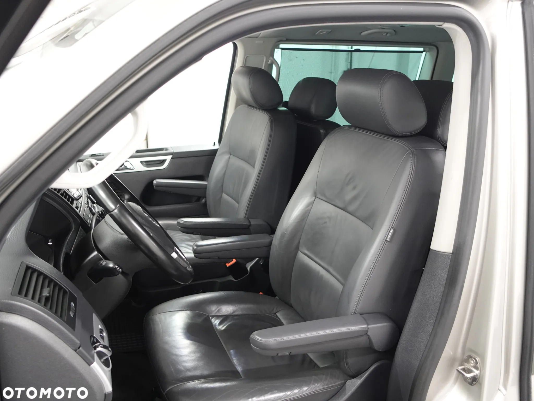 Volkswagen Multivan - 23