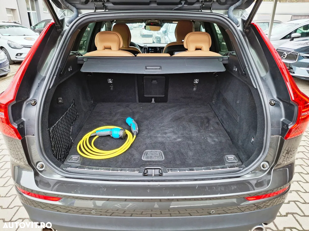 Volvo XC 60 T8 Twin Engine AWD Momentum Pro - 10