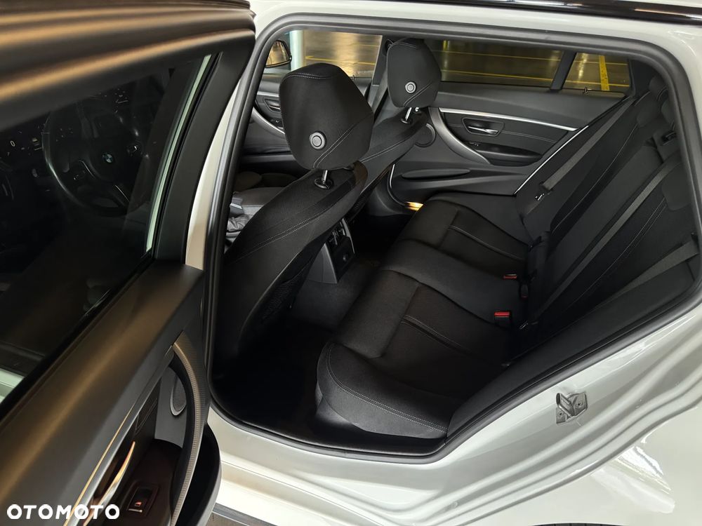 BMW Seria 3 320d xDrive M Sport Shadow sport - 17