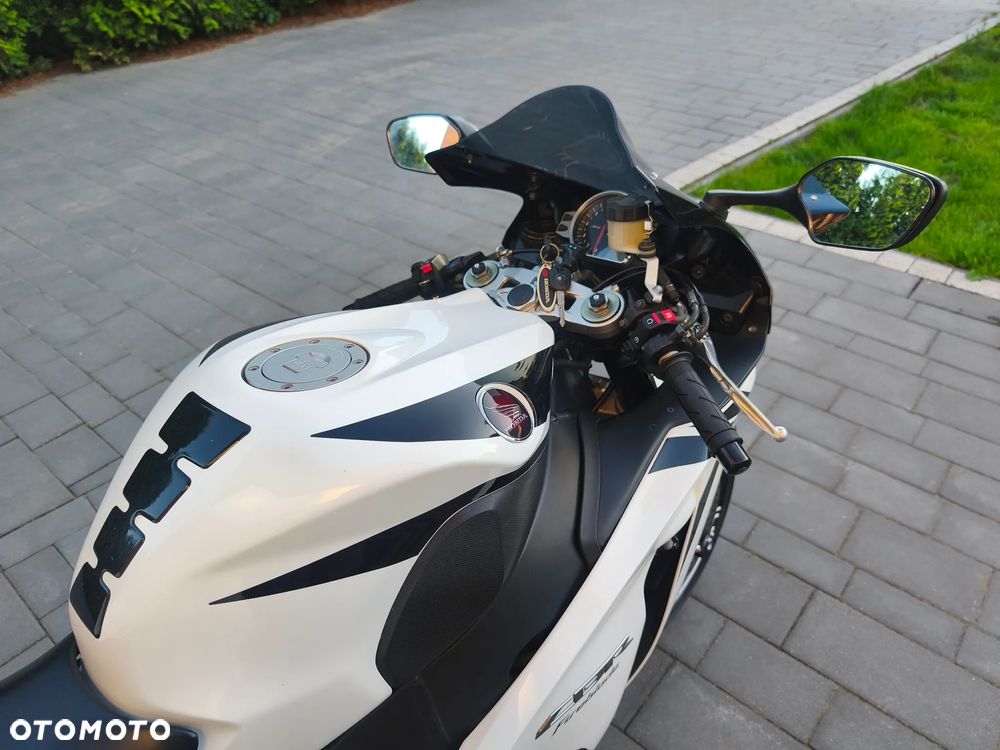 Honda CBR - 13