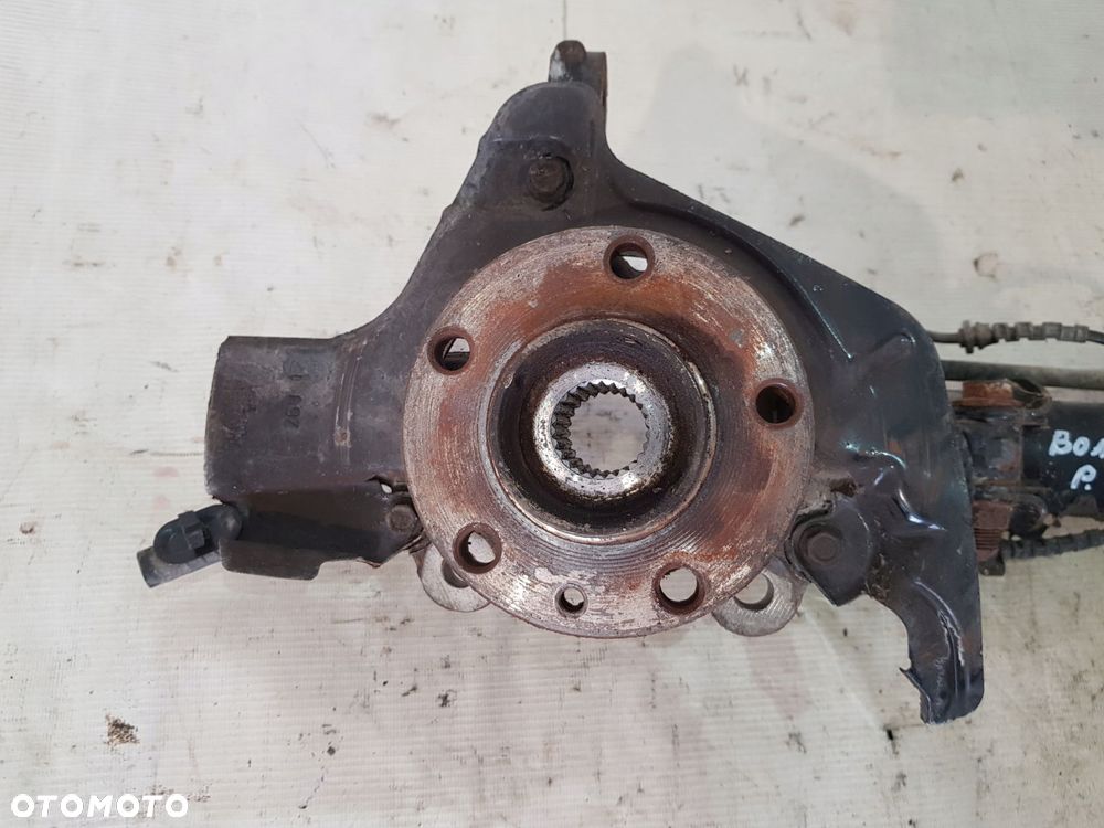 zwrotnica mcperson prawy 51936078 fiat 500l 1.3d - 3