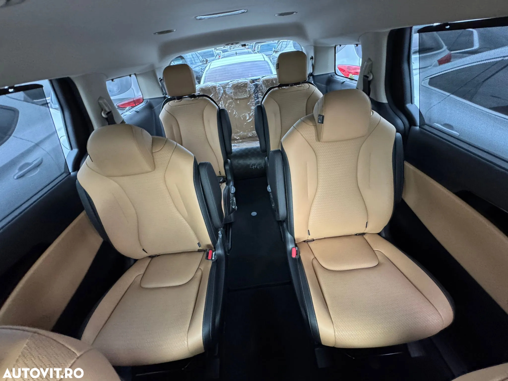 Kia Carnival - 10