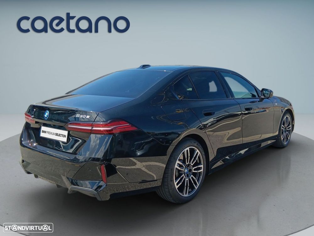 BMW 530 e Pack Desportivo M - 8