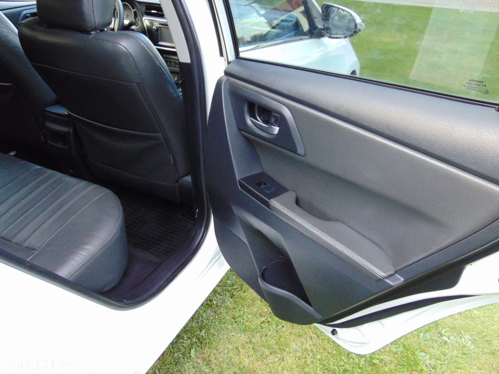 Toyota Auris 1.4 D-4D Luna - 28