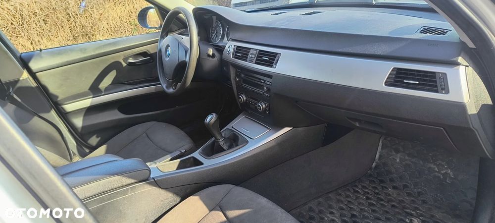 BMW Seria 3 318d - 13