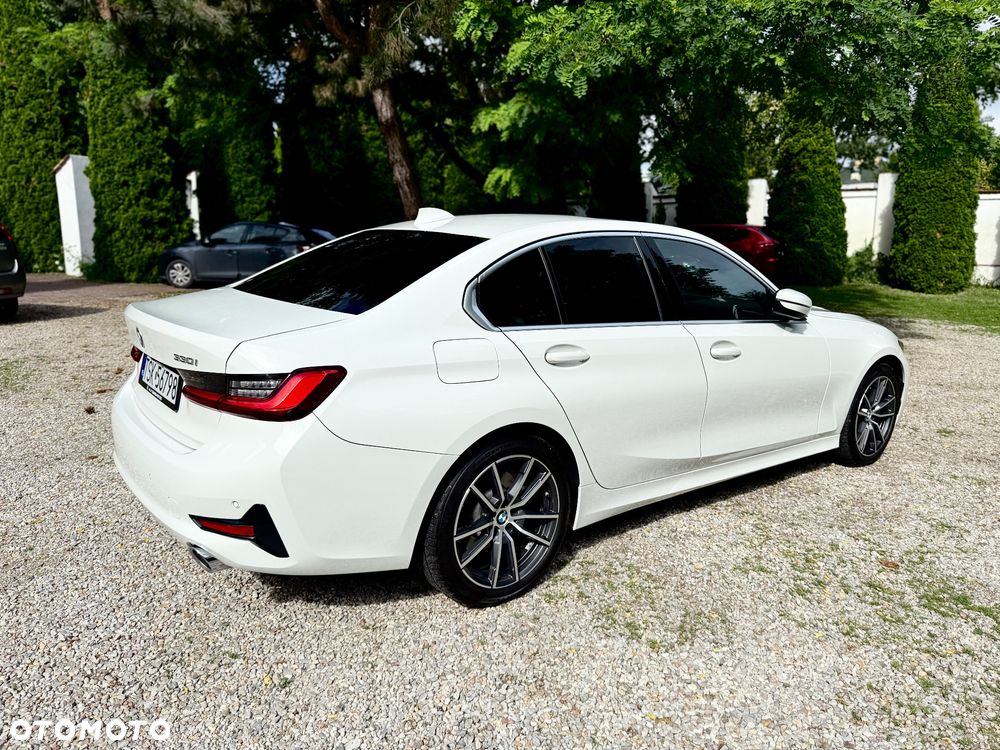BMW Seria 3 330i xDrive - 16
