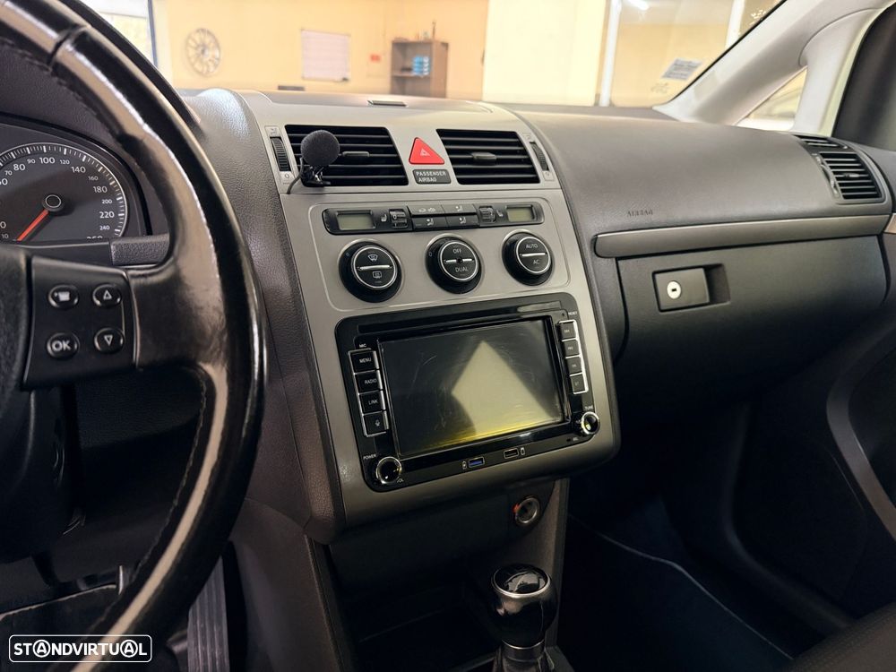 VW Touran 2.0 TDI Highline 7L - 15