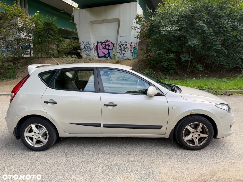 Hyundai i30 1.6 Classic + - 6