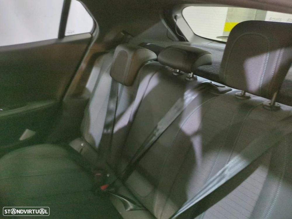 Peugeot 2008 1.5 BlueHDi Allure EAT8 - 4