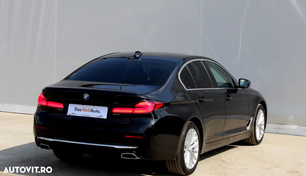 BMW Seria 5 520i Aut. Luxury Line - 2