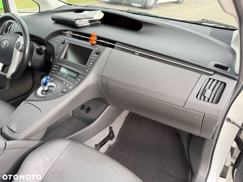 Toyota Prius 1.8 HSD Premium - 19