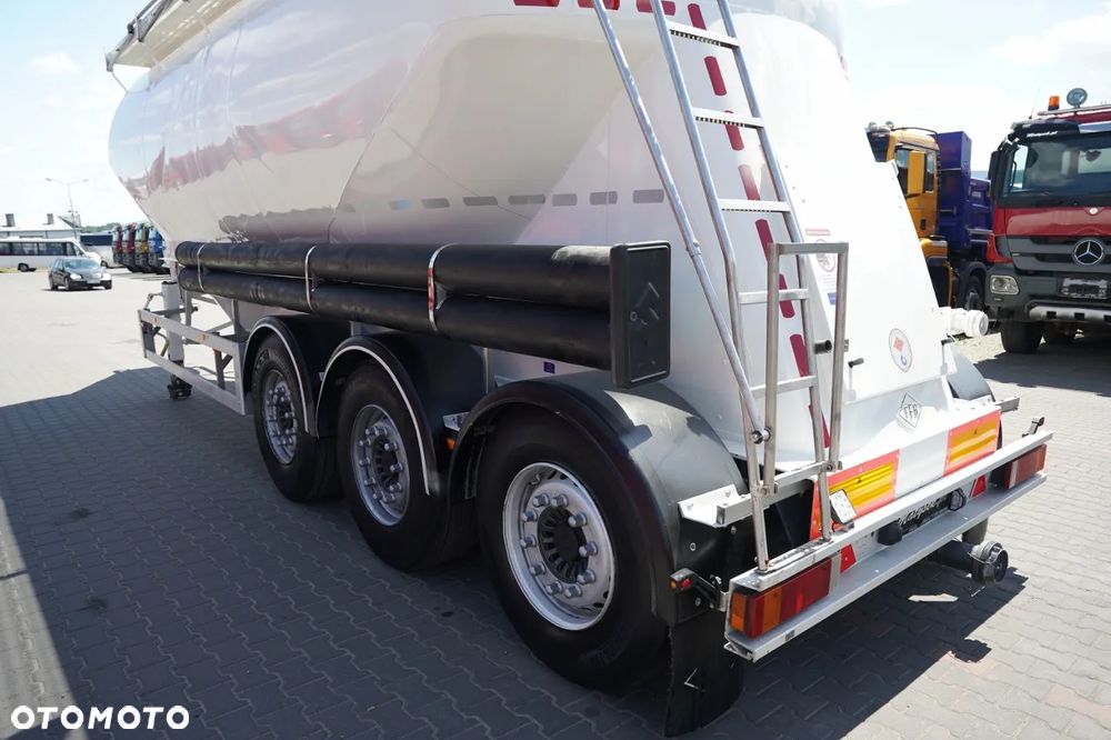 Feldbinder CEMENTONACZEPA / 3 KOMORY / 36 000 L / SILOS / DO MATERIAŁÓW SYPKICH / OŚ PODNOSZONA / SAF - 11