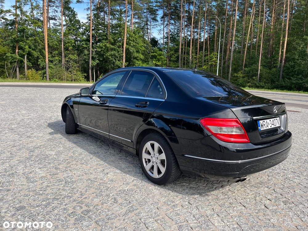 Mercedes-Benz Klasa C 180 CGI Automatik BlueEFFICIENCY Avantgarde - 16