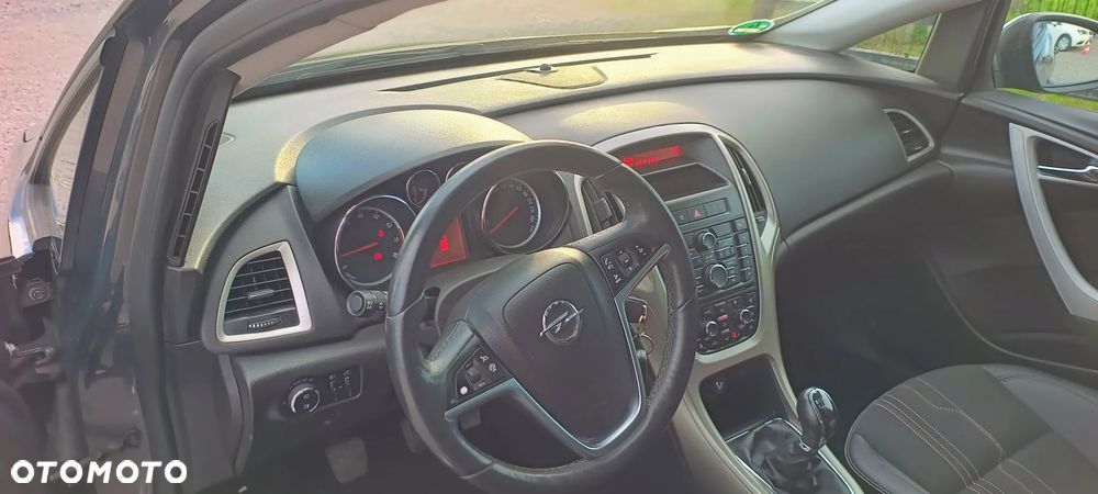 Opel Astra 1.4 Turbo 150 Jahre - 17