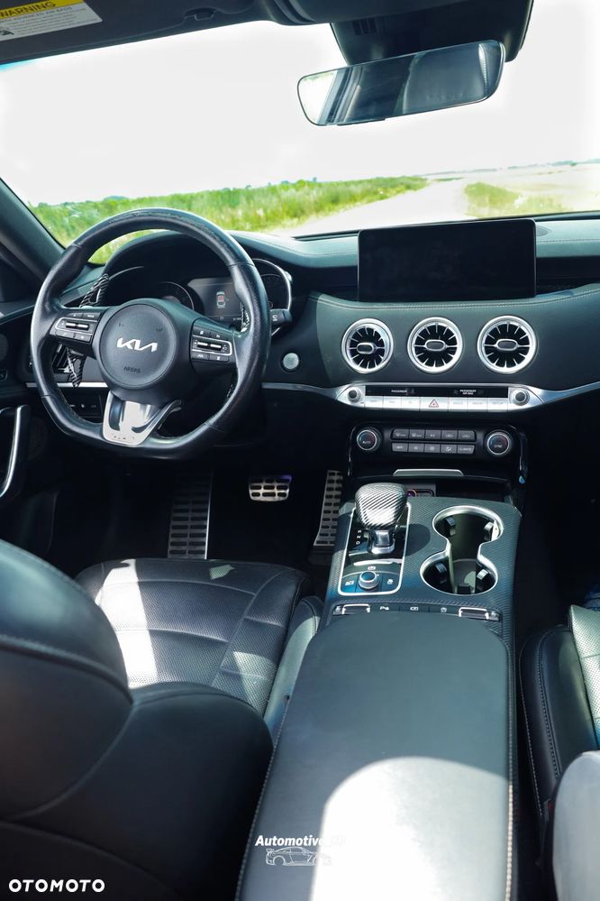 Kia Stinger - 10