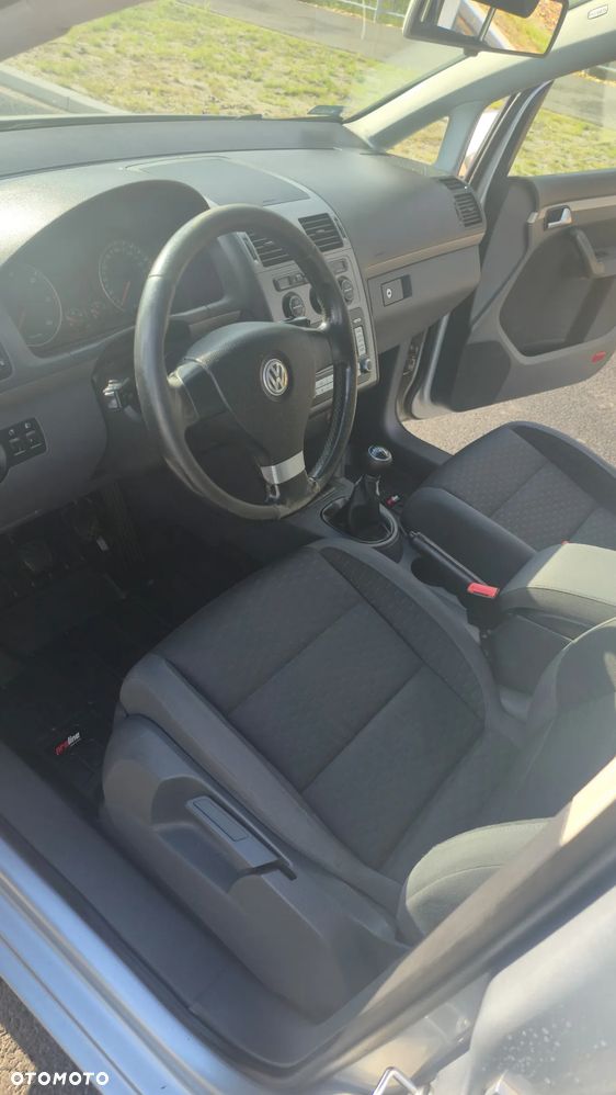 Volkswagen Touran - 8