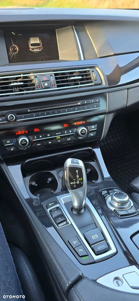 BMW Seria 5 520d xDrive - 24