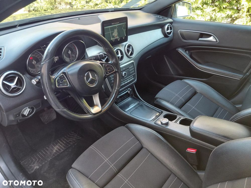 Mercedes-Benz GLA - 25