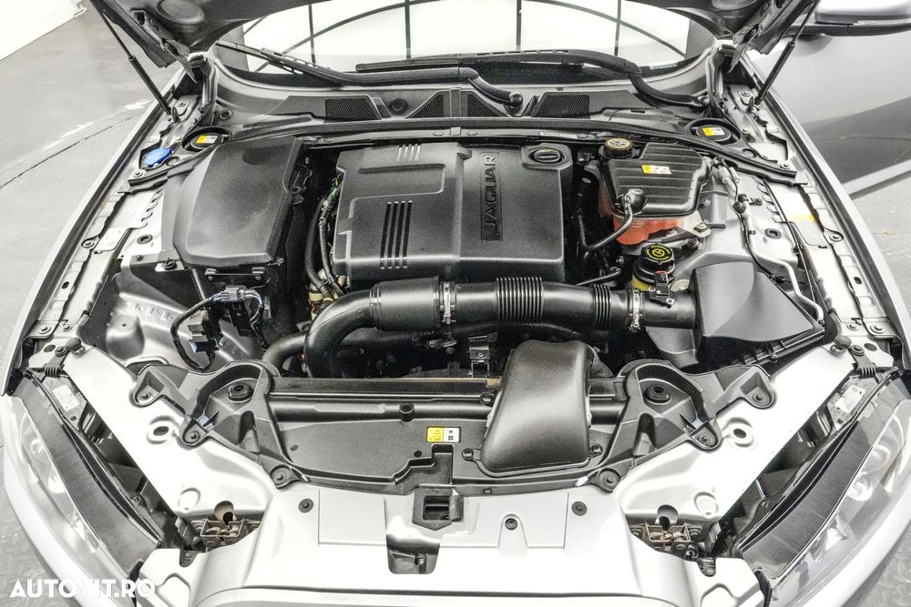 Jaguar XF 2.2D Premium Luxury - 26