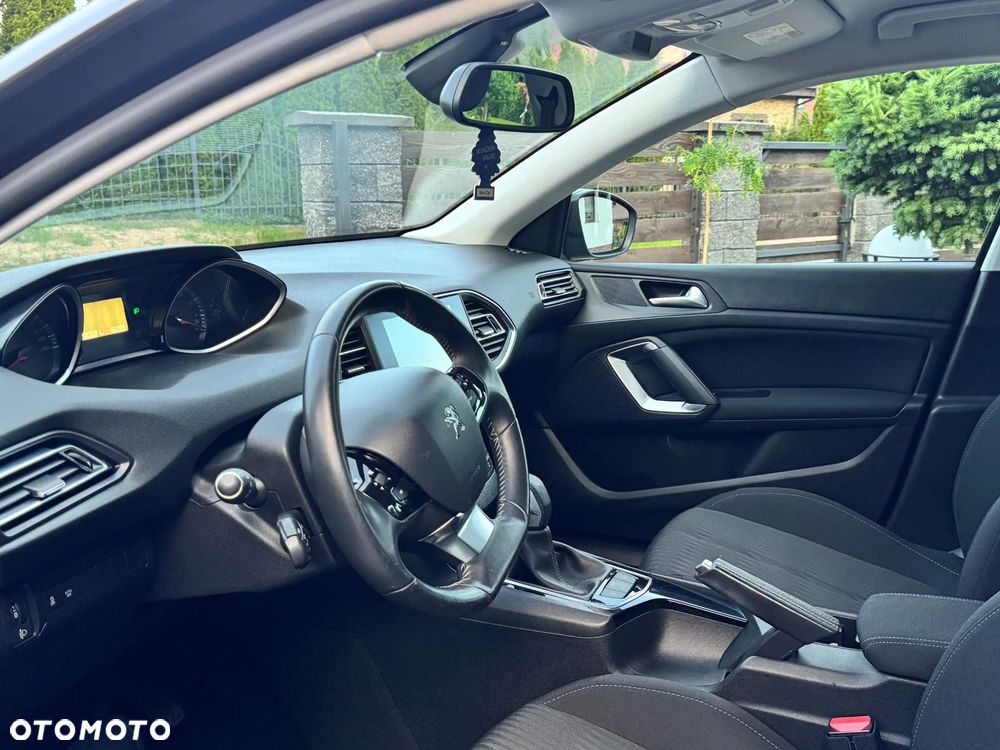 Peugeot 308 - 8