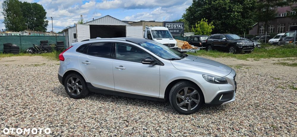 Volvo V40 Cross Country - 11