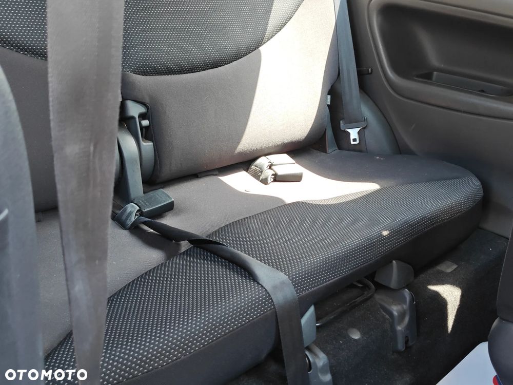 Toyota Yaris - 17