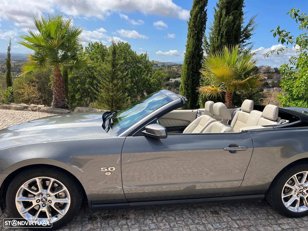 Ford Mustang - 4