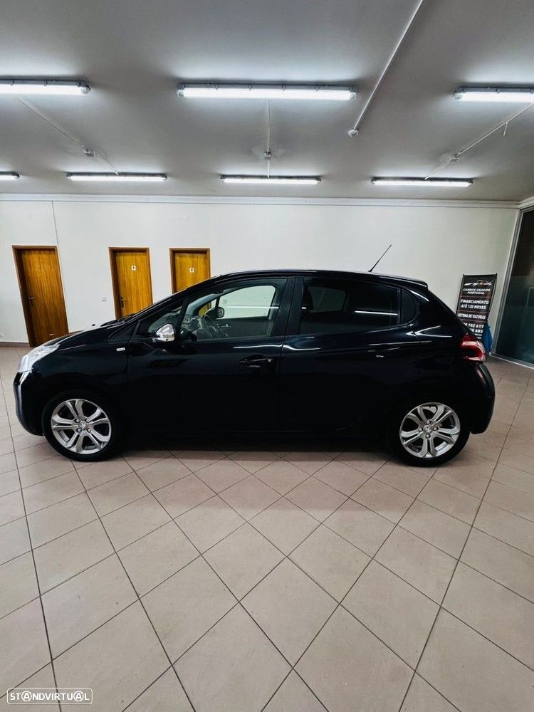 Peugeot 208 1.2 VTi SE Style - 9
