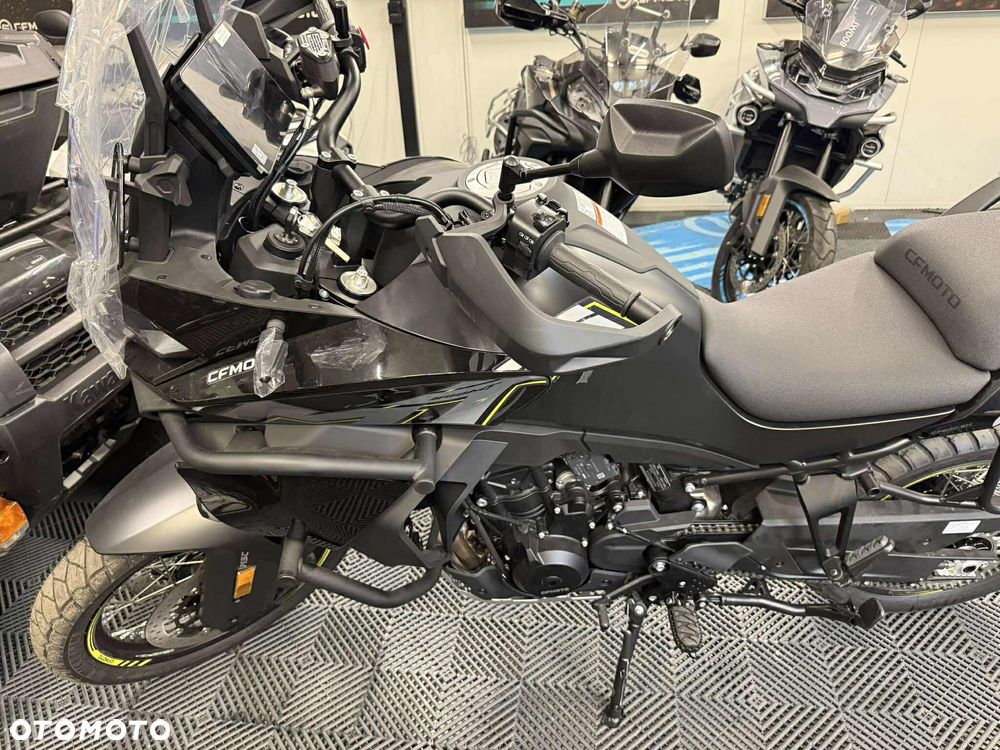 CFMoto MT - 9