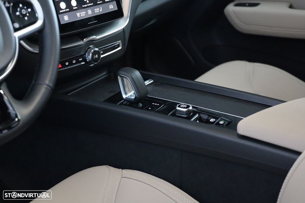 Volvo XC 60 2.0 T6 PHEV Core AWD - 19