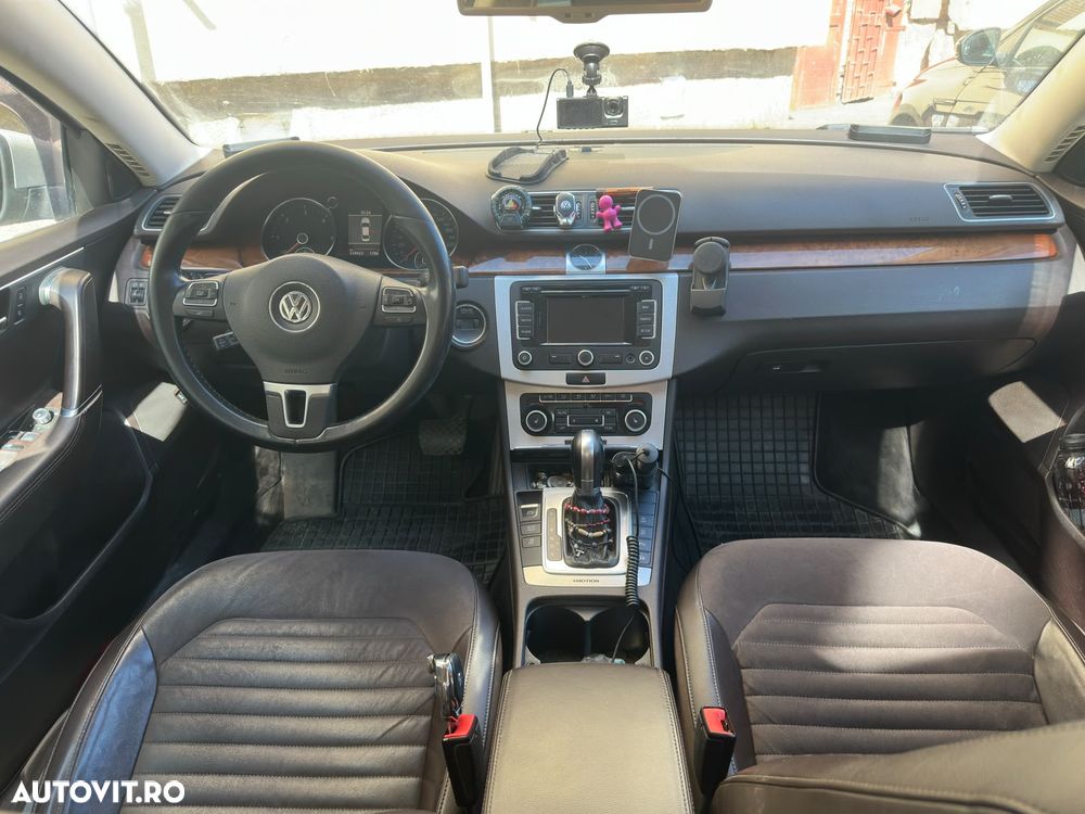 Volkswagen Passat - 1