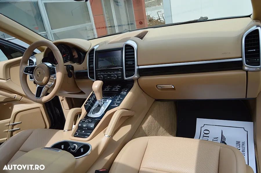 Porsche Cayenne 3.0 L - 2