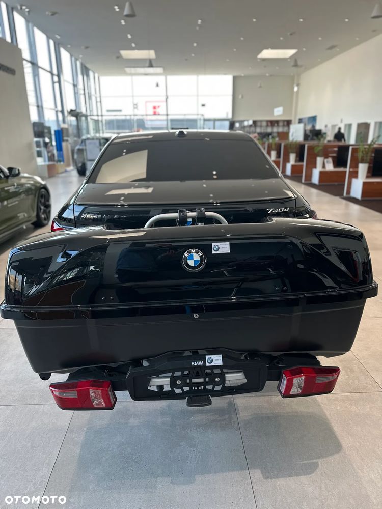 Zestaw BMW: bagażnik rowerowy na hak + box transportowy – 3 rowery – nr kat. 82725A57167 / 82725A57170 - 3