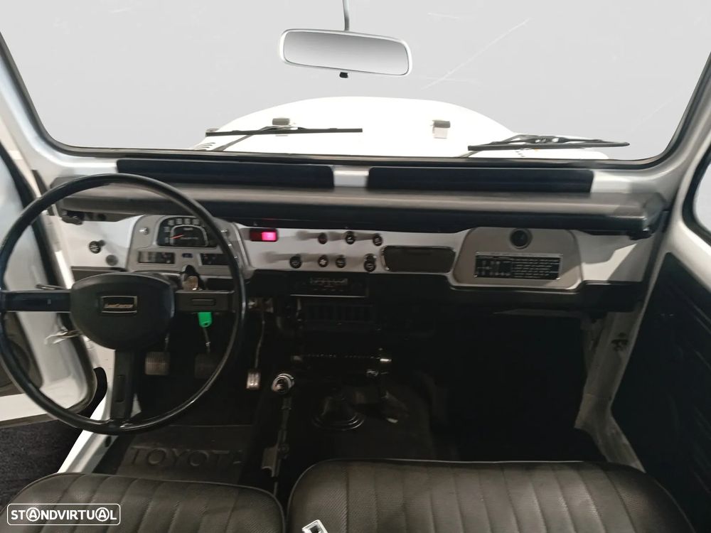 Toyota Land Cruiser - 11