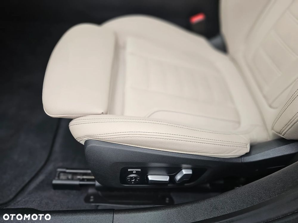 BMW Seria 3 320d xDrive Luxury Line Purity - 22