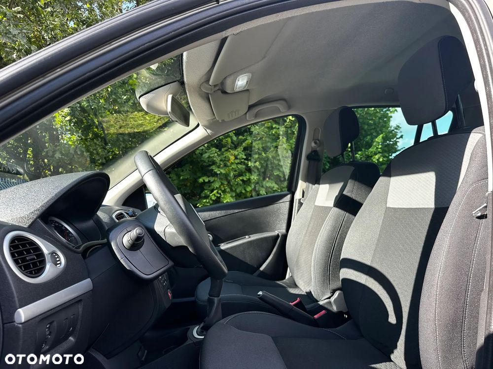 Renault Clio 1.2 16V 75 Expression - 15