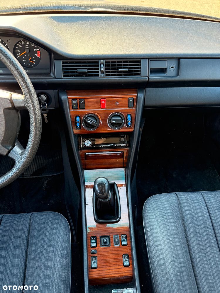 Mercedes-Benz W124 (1984-1993) - 19