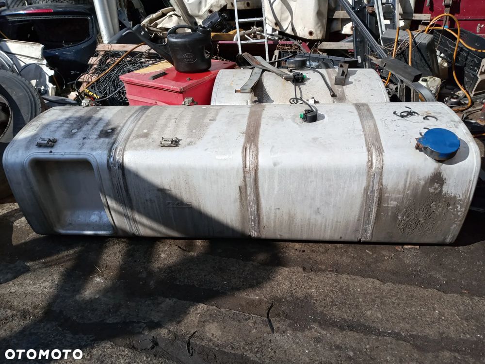 Zbiornik paliwa daf xf 106 kompletny z łapami - 1